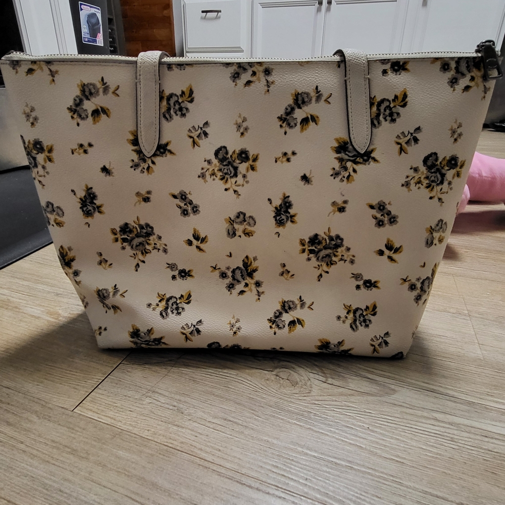 Coach Cream and Yellow Floral Shoulder Bag - Picture 2 of 6